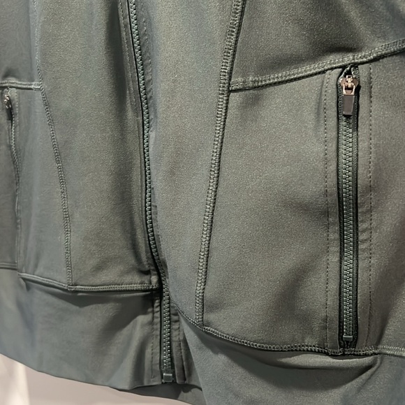 Zip-up Long-sleeve Sports Top - Picture 4 of 12